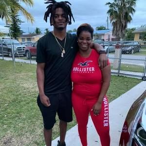 Meet your Posher, Nia